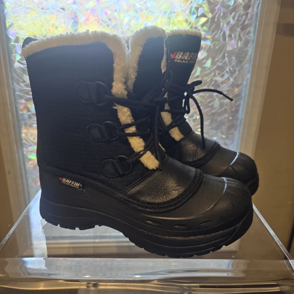 Baffin Black Tessa Boots with White Fur Trim Winter Boots - Picture 5 of 16